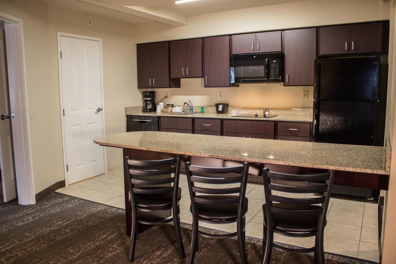 Cobblestone Suites - أوشكوش المظهر الخارجي الصورة