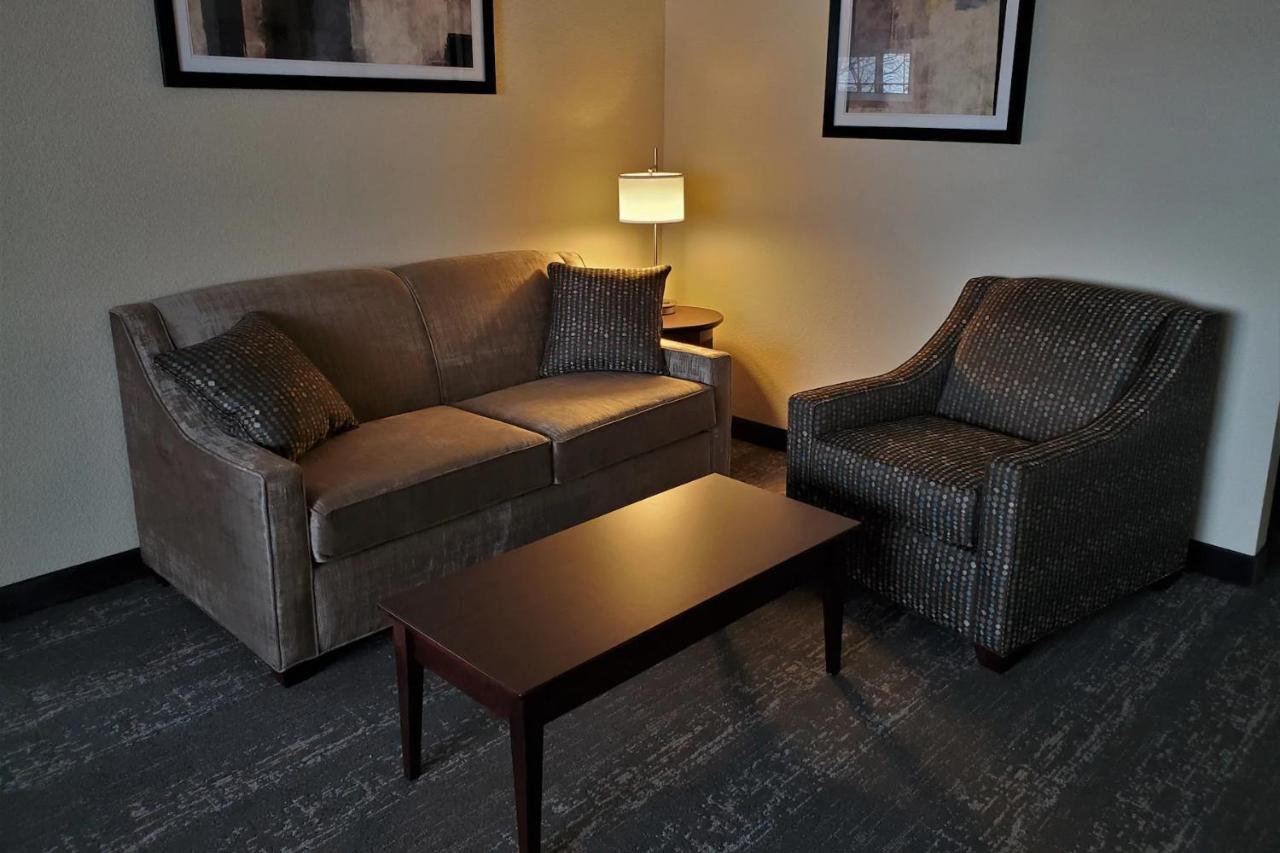 Cobblestone Suites - أوشكوش المظهر الخارجي الصورة
